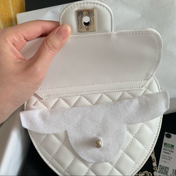 22S Chanel white heart bag - Picture 5 of 6